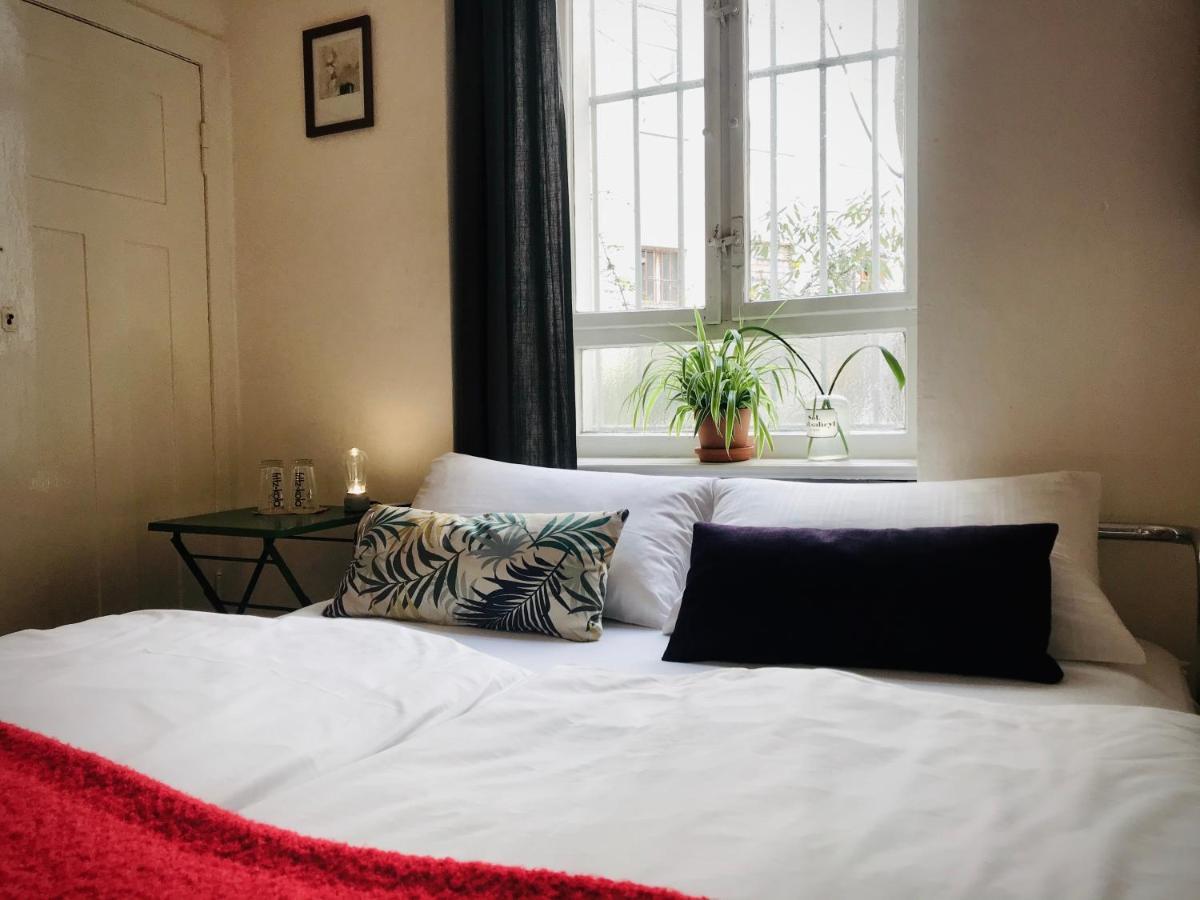 Double Room with Shared Bathroom,989782450:JPEG